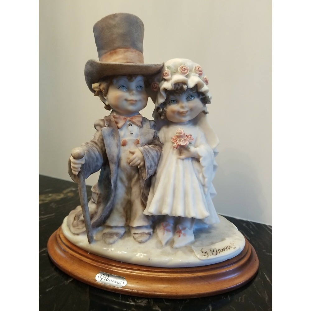 GIUSEPPE ARMANI BRIDE AND GROOM WEDDING DAY STATUE